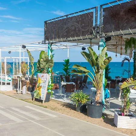 Апартаменты Homeholidaysrentals Atico Ocean Пинеда-де-Мар
